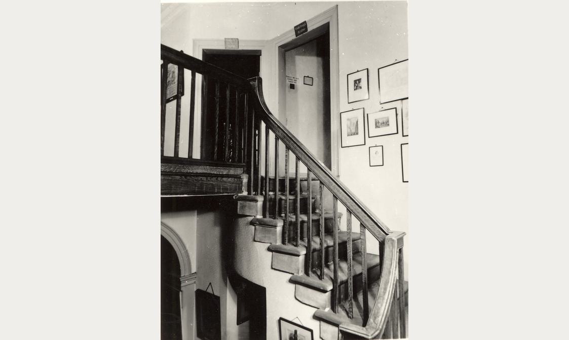 Black and white photo of a staircase.